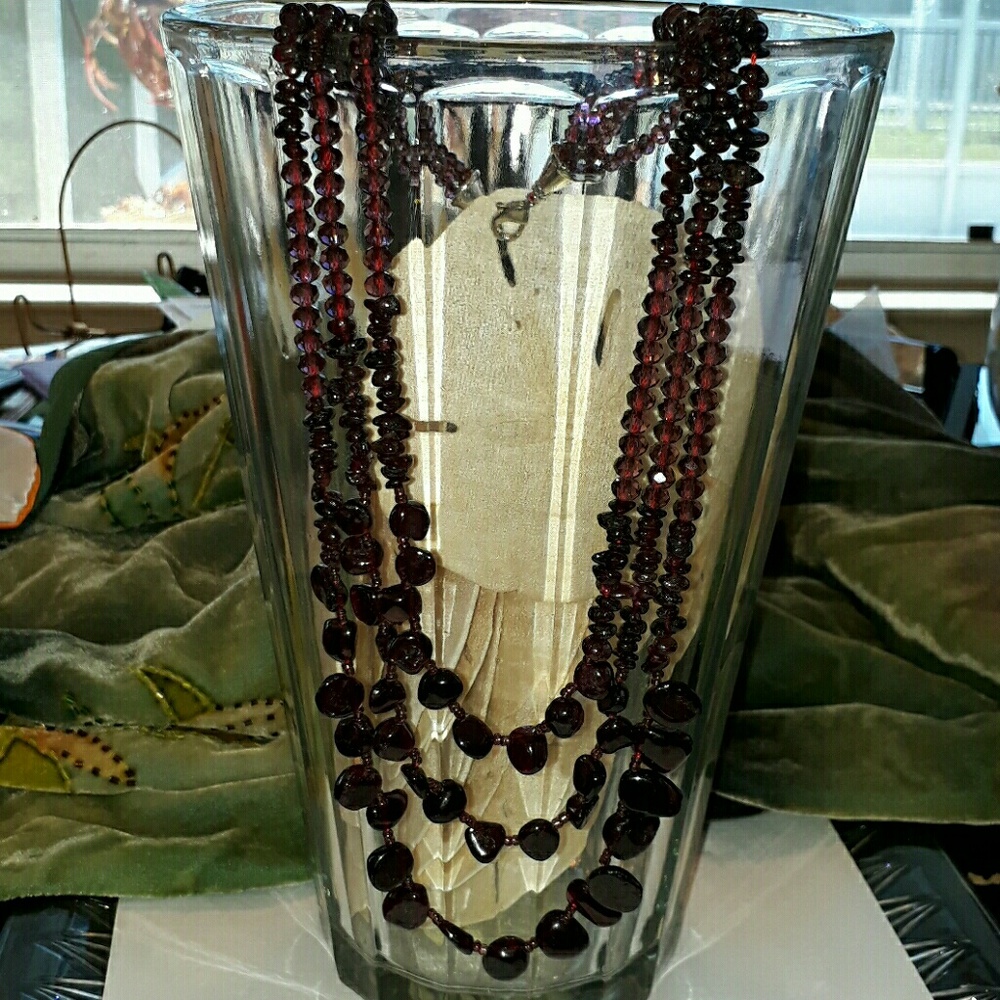 COPY - INDIAN GARNET SILVERTONE DRAPE NECKLACE